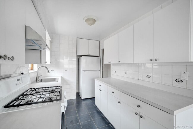 Building Photo - 80-24 138th St