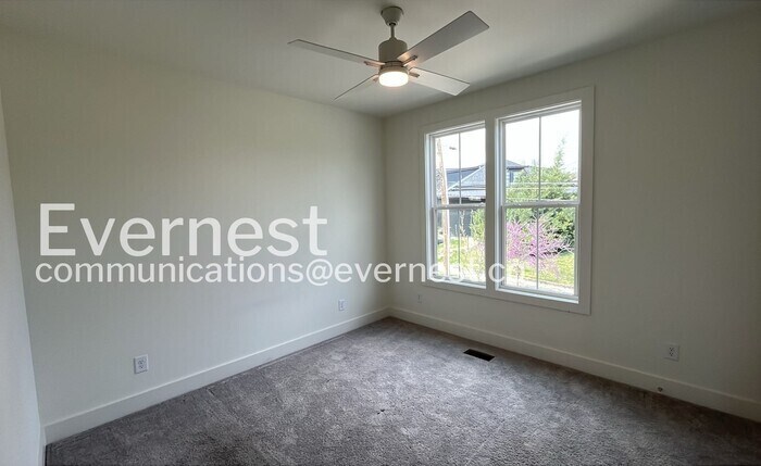 Building Photo - 724 Belletrace Cir