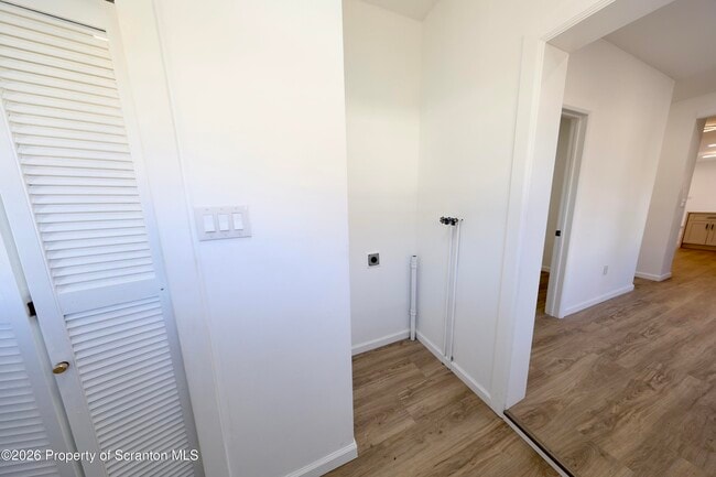 Building Photo - 318 W Main St