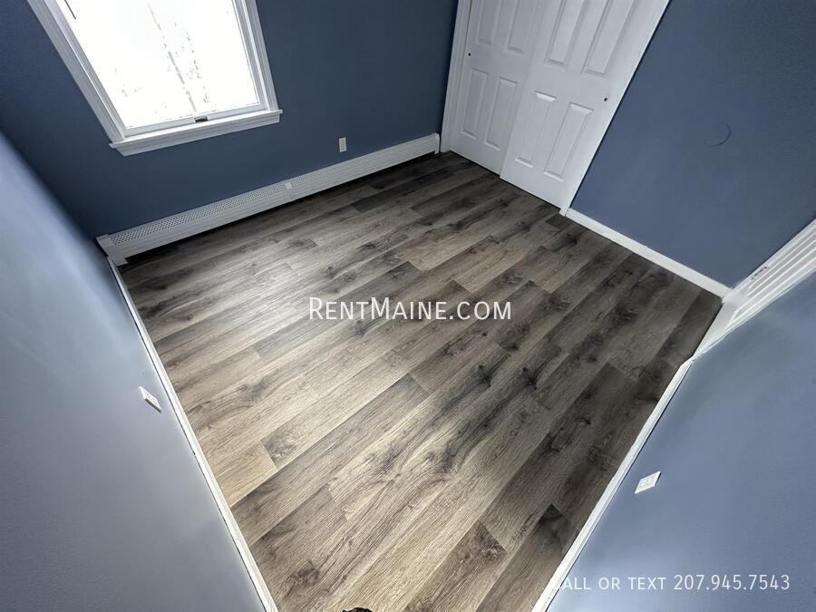 Building Photo - 114 Main Rd S