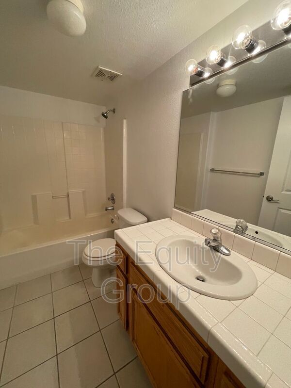 Building Photo - 2660 W Lark Ave