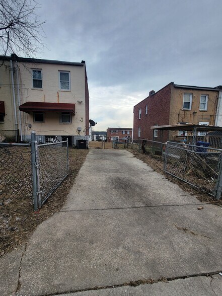 Building Photo - 3226 Westmont Ave