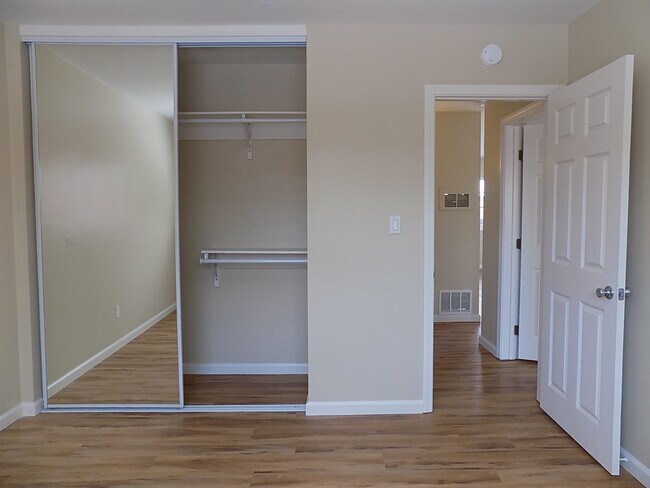 Building Photo - m497 - Mateer