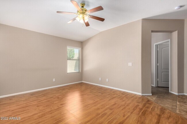 Building Photo - 17556 W Bloomfield Rd
