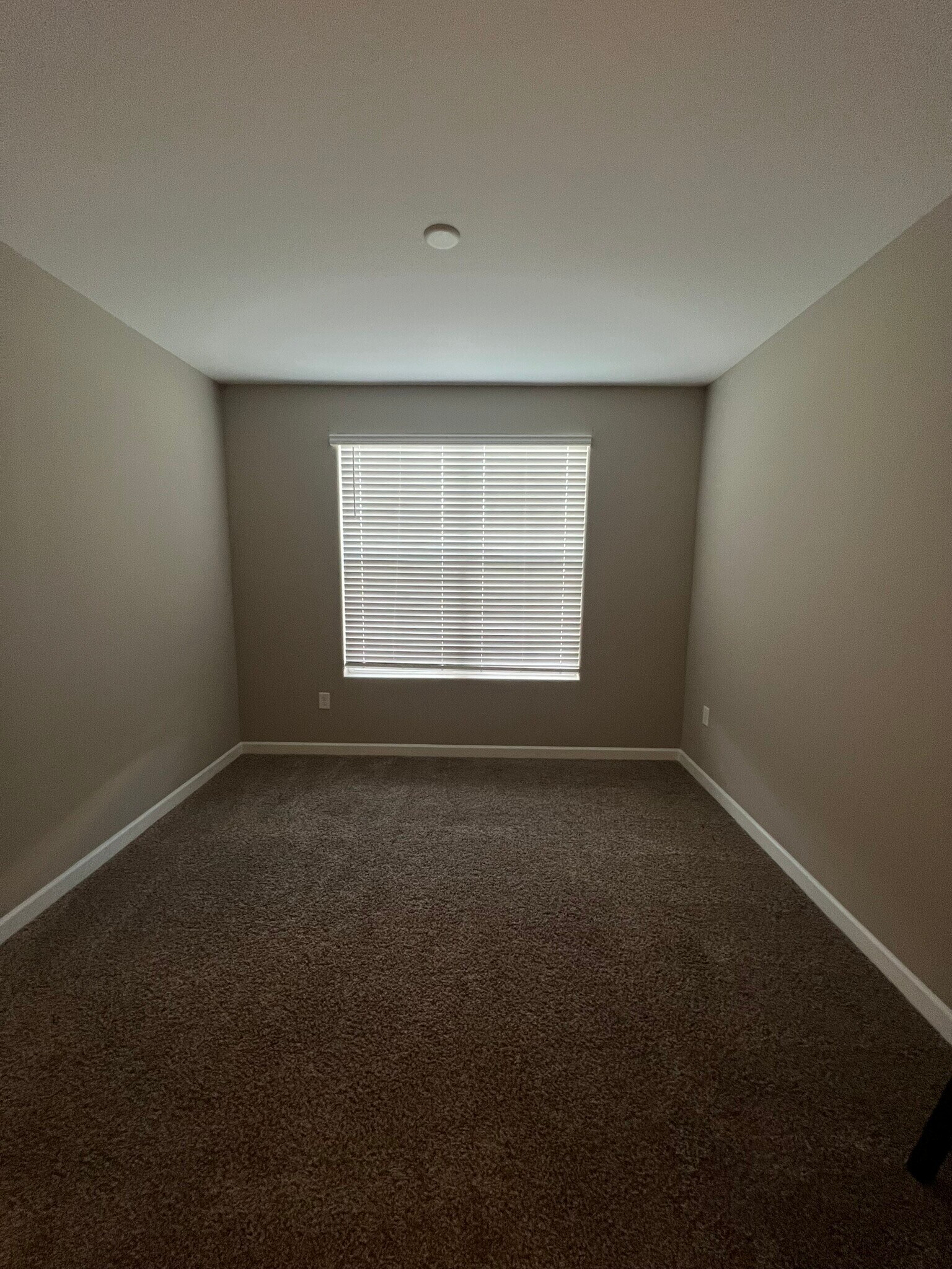 Building Photo - 1255 N Arizona Ave