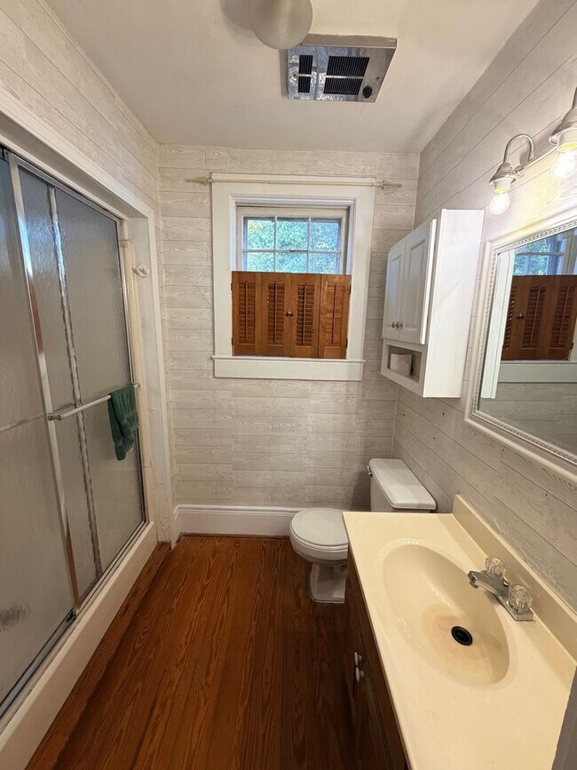 Building Photo - 332 Pinelake Dr.