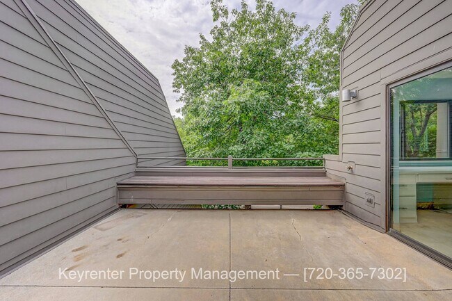 Building Photo - Downtown 3bed/3 bath w/2-car garage - $5500