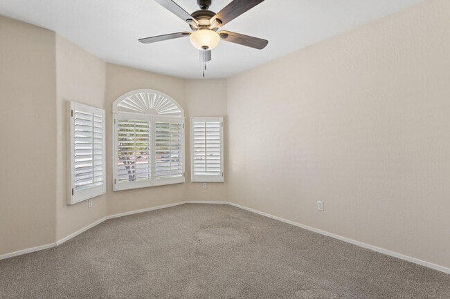 Building Photo - 921 E Montoya Ln