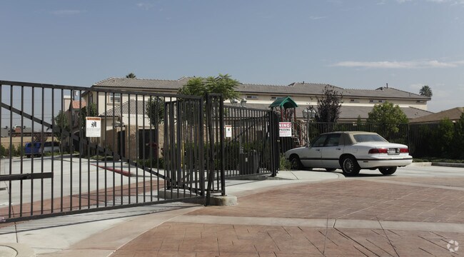 Building Photo - 16558 Paine St