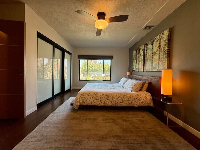 Building Photo - Unique 4 Bedroom House with OCEAN VIEWS in Sunset Cliffs! Fully Furnished! 6 Month Lease Term!