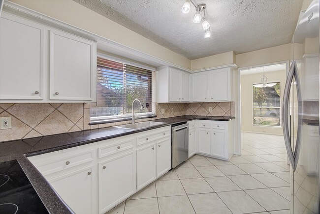 Building Photo - 2807 Planters St