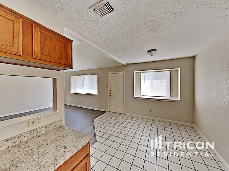 Building Photo - 3415 Sandbrook Dr