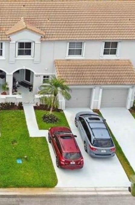 Building Photo - 16839 SW 1st Manor