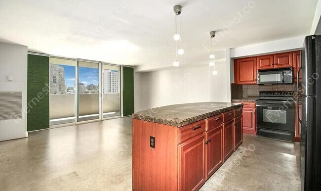 Building Photo - 601 W 11th Ave