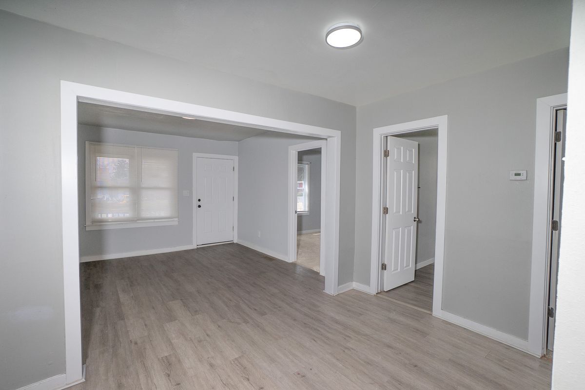 Building Photo - 6074 Tarnow St