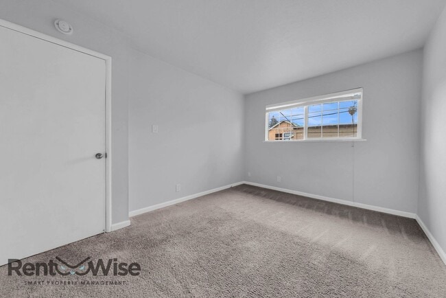 Building Photo - 2406 Kehoe Ave