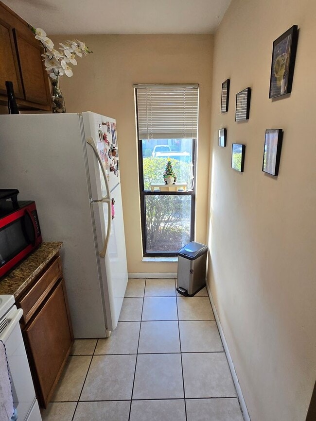 Building Photo - 2/2 Condo in the quiet community of Mile Run