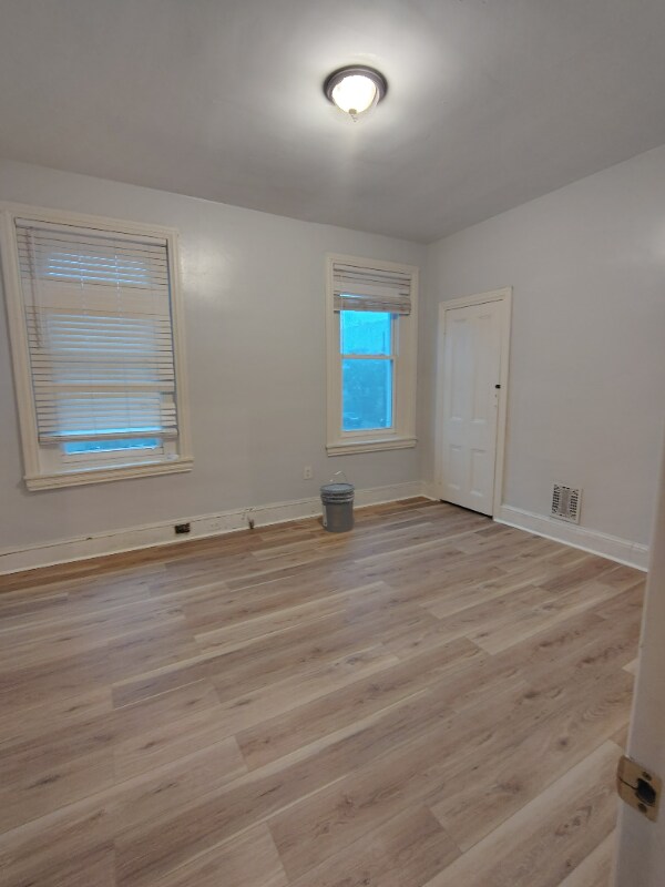 Building Photo - 1321 W Auburn St
