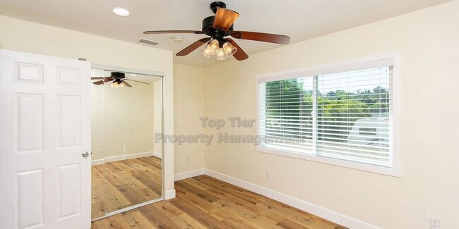 Building Photo - Single Family Home!! 3 beds, 2 baths- additional bonus room with kitchen and private entrance.