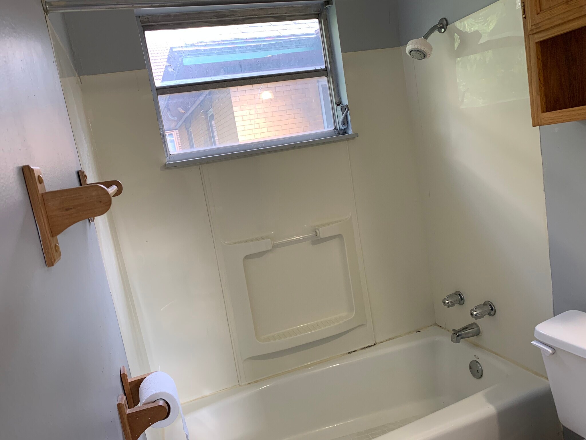 Bathroom 1 - 1542 Quarrier St