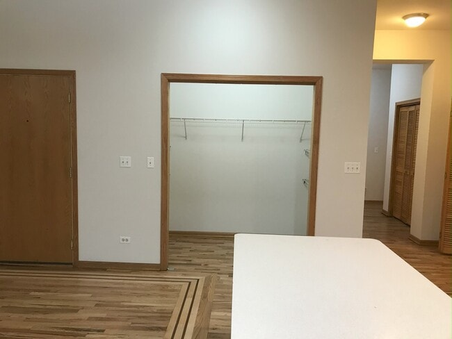 Building Photo - 4047 N Sheridan Rd
