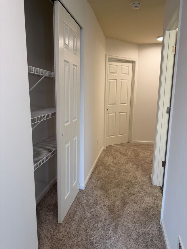 Building Photo - 12-12 Creekside Dr