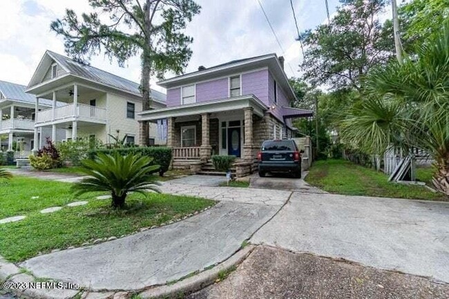 Building Photo - 440 E 6th St