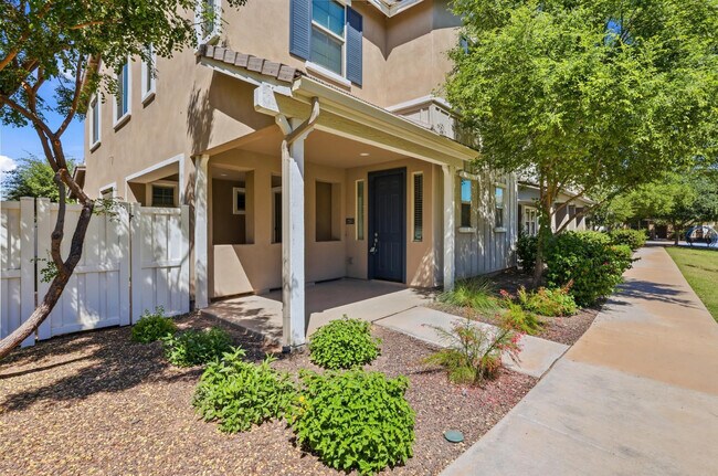 Building Photo - 2263 S Henry Ln