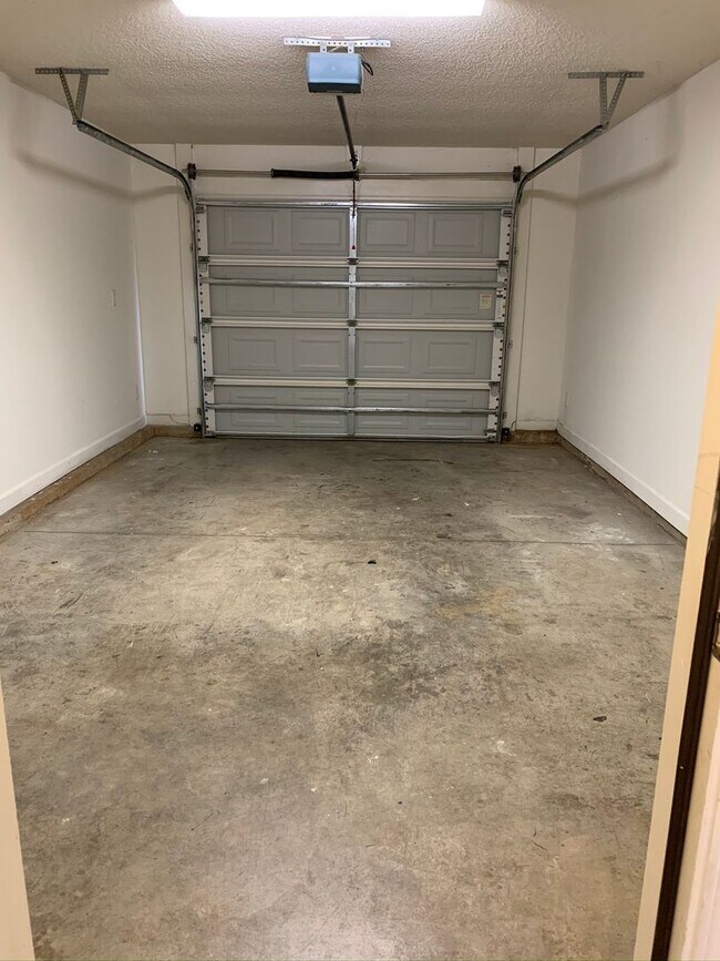 Building Photo - 163 Clusters Cir