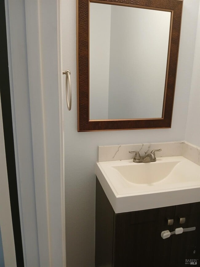 Building Photo - 381 Wall Pl