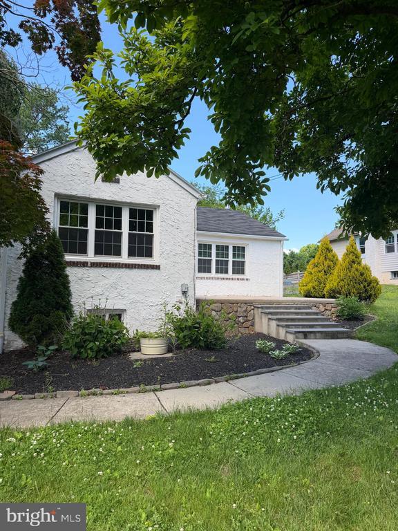 Building Photo - 121 MacDade Rd
