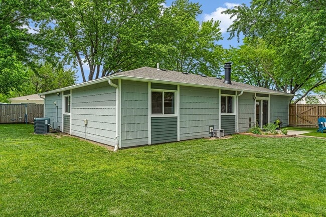 Building Photo - 2421 Brook Ln