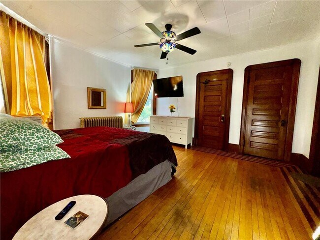 Building Photo - 1464 W Minnehaha Ave