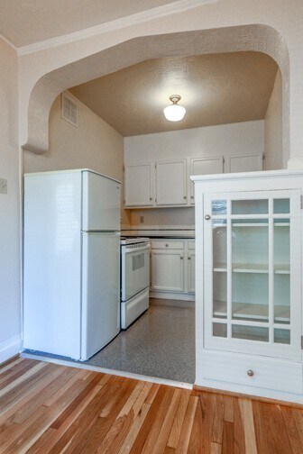 Interior Photo - ELIZABETH APARTMENTS (ELIZ01)