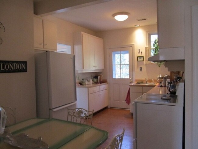 Building Photo - Chapel Hill / Historical District House