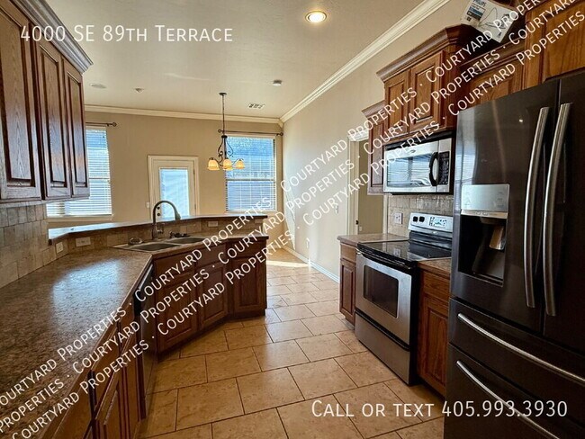 Building Photo - 4000 SE 89th Terrace