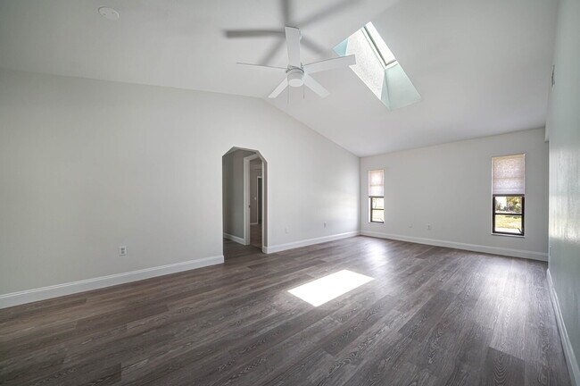 Building Photo - “Spacious 3-Bed Retreat with Granite Elega...