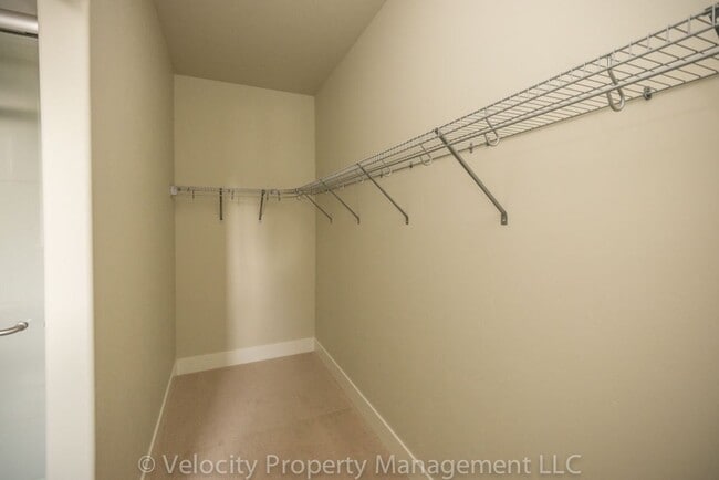 Building Photo - Townhome with Primary Bedroom on the Main ...