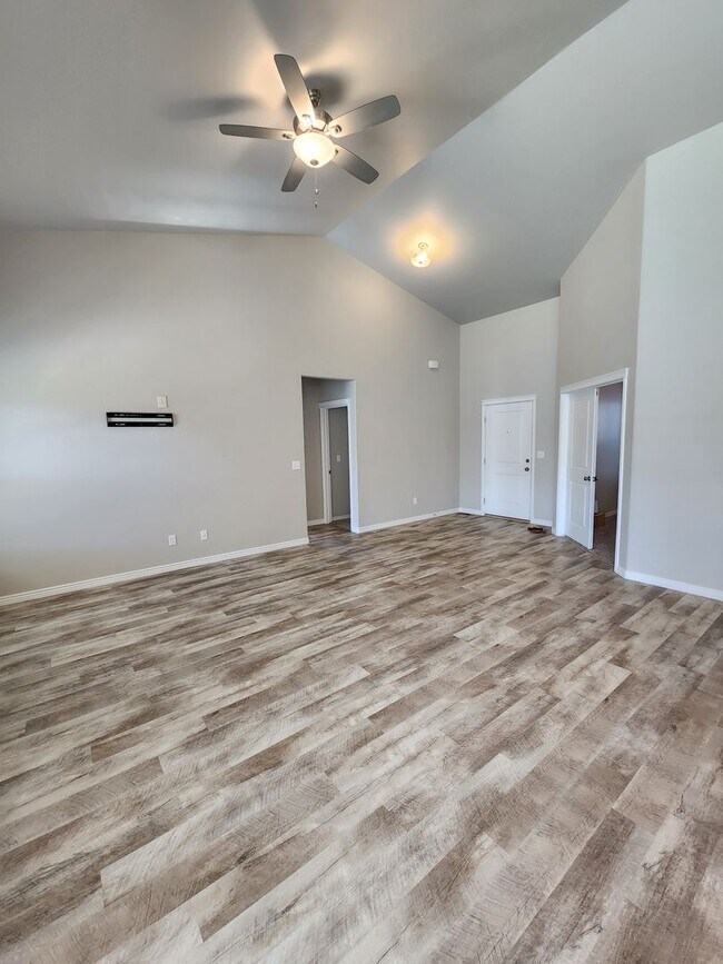 Building Photo - Beautiful, Immaculate Home in Northwest Tw...