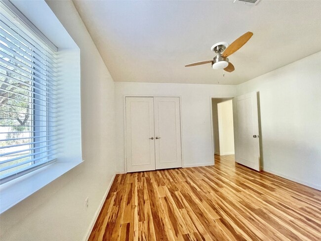 Building Photo - 707 Center Hill Dr