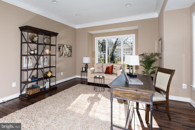 Building Photo - 6829 Rosemont Dr