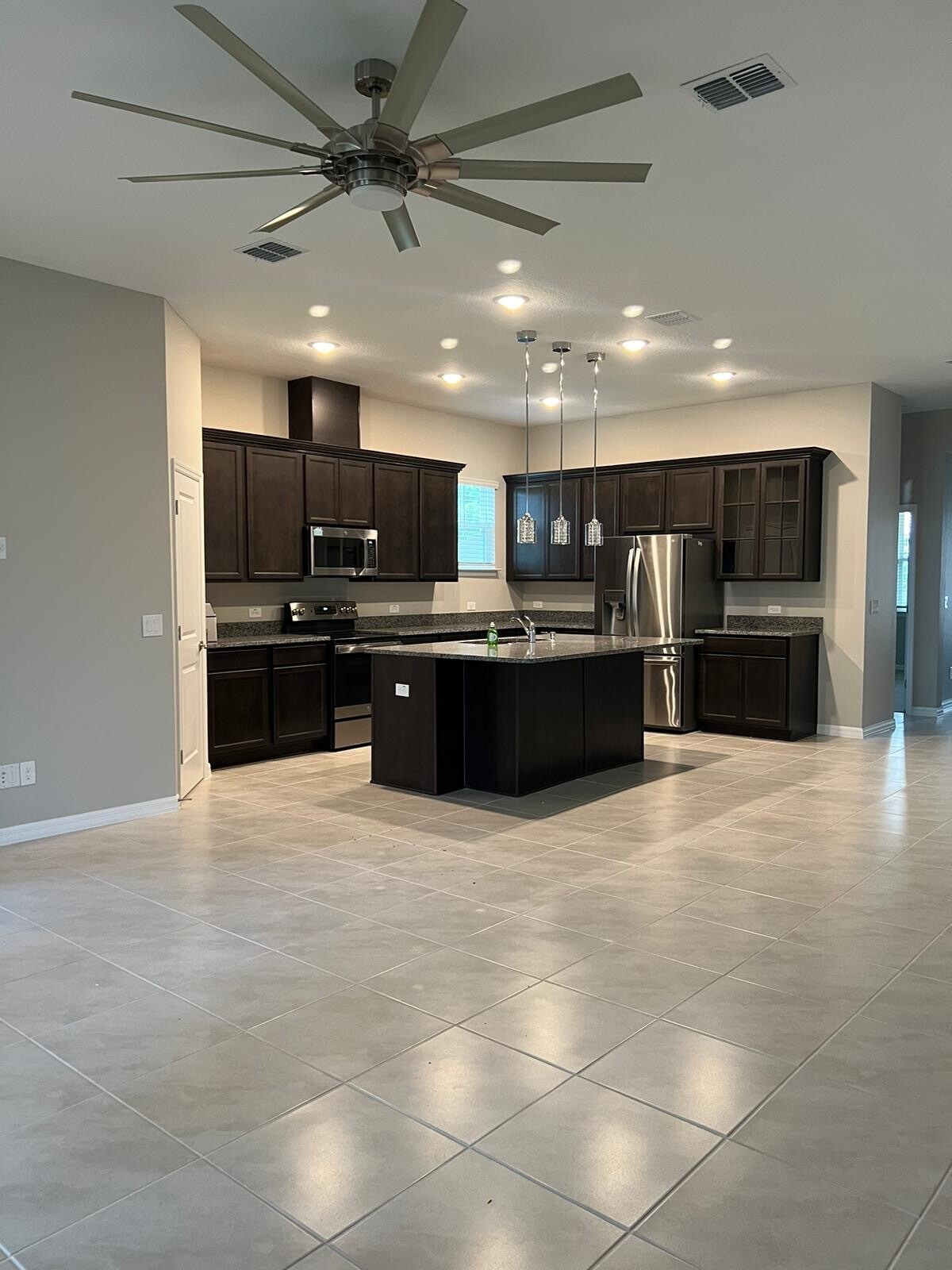 kitchen - 780 Yukon Ln