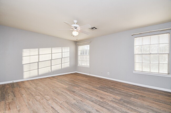 Building Photo - 7310 Ridge Oak Dr