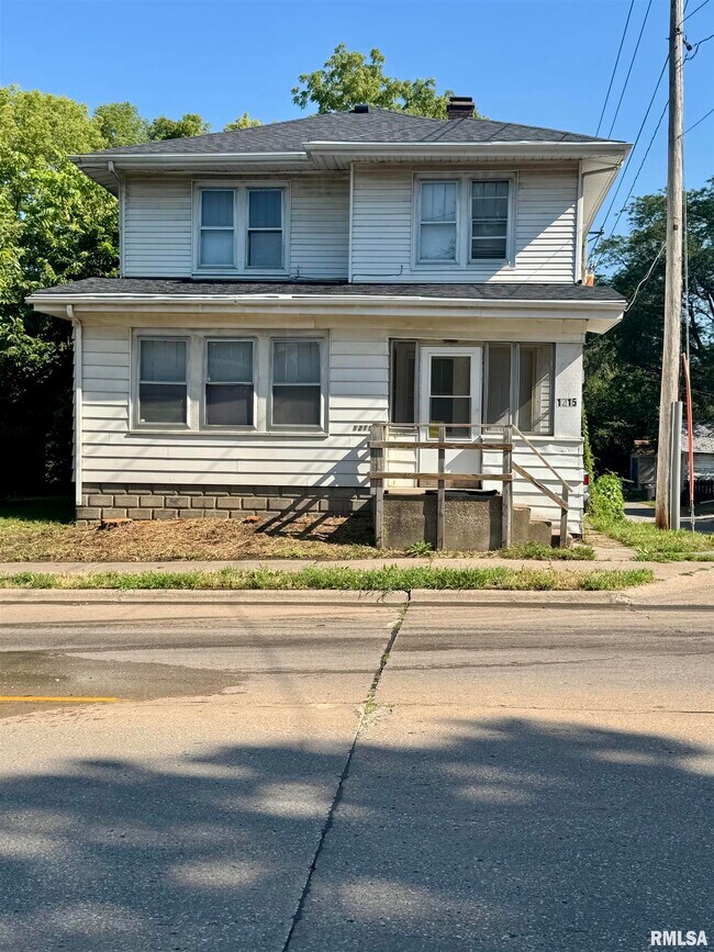 Primary Photo - 1215 18th Ave