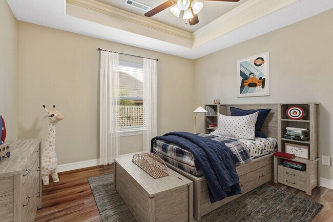 Building Photo - Wonderful home centrally located in Centerton with SOLAR - cut your electric bill down tremendously!