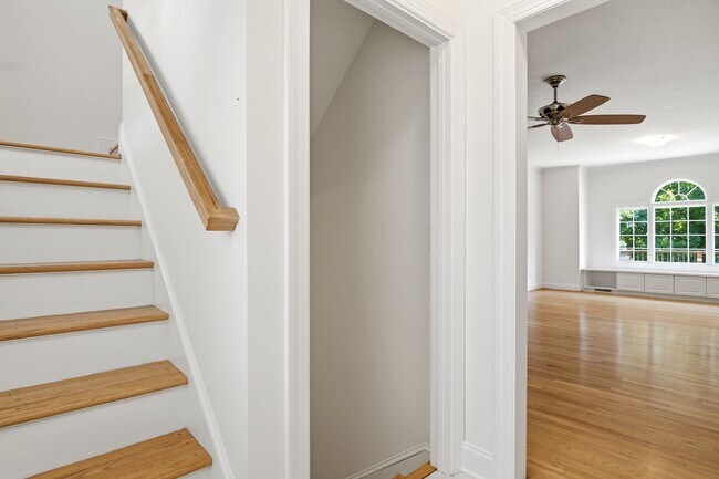 Building Photo - 2645 Blossom Trail E