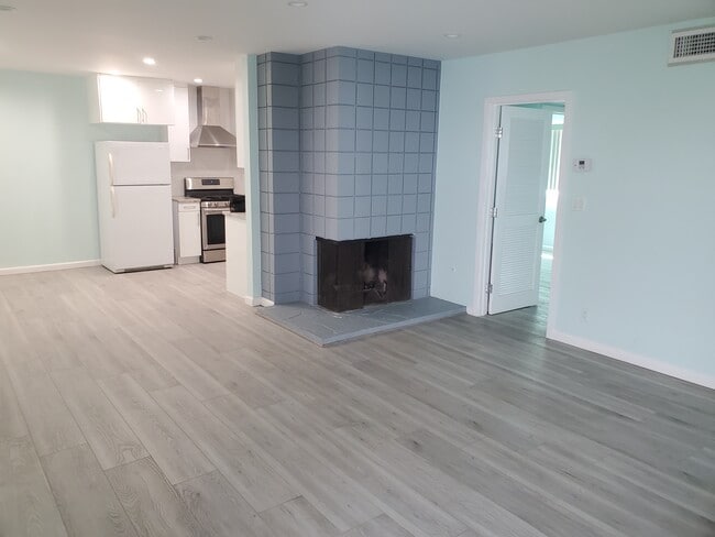Living room - 12850 Moorpark St