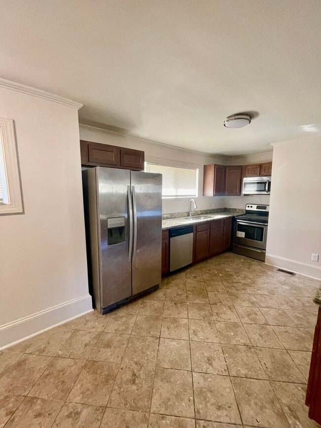 Building Photo - Ranch Style 3 Bedroom 2 Bath and 2 car gar...