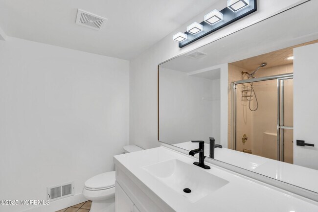 Building Photo - 526 Bradley Blvd