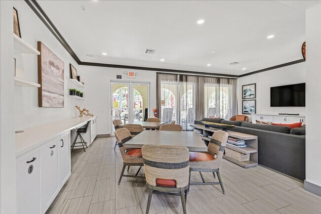 Building Photo - FULLY FURNISHED RENTAL